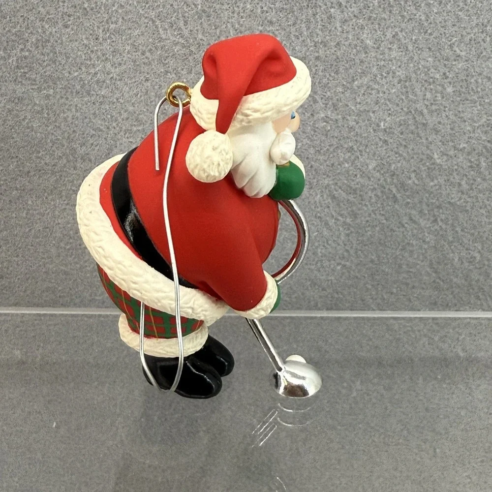 Hallmark Keepsake 2005‎ A Putter for Santa Christmas Ornament